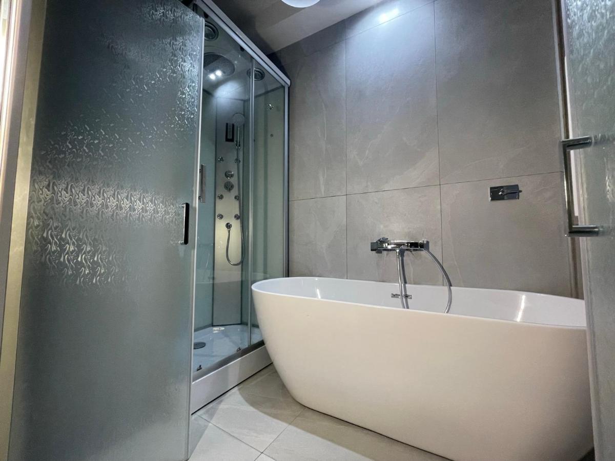 Spanish Steps Glamour & Sauna Luxury Apartment **** Рим Екстериор снимка